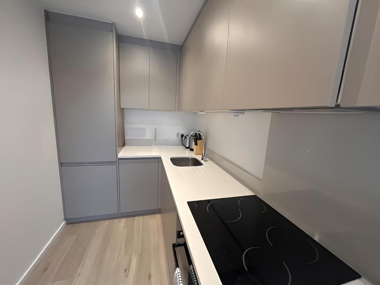 1Br Luxury Flat At Train Station - Long Stays Welcome - Just Ask Milton Keynes Zewnętrze zdjęcie