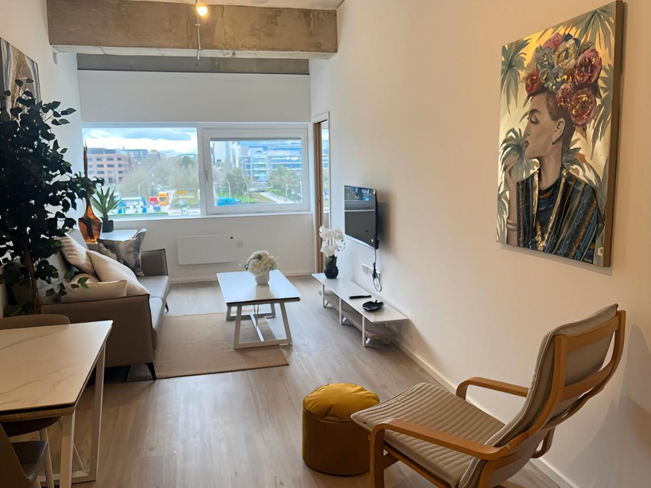 1Br Luxury Flat At Train Station - Long Stays Welcome - Just Ask Milton Keynes Zewnętrze zdjęcie