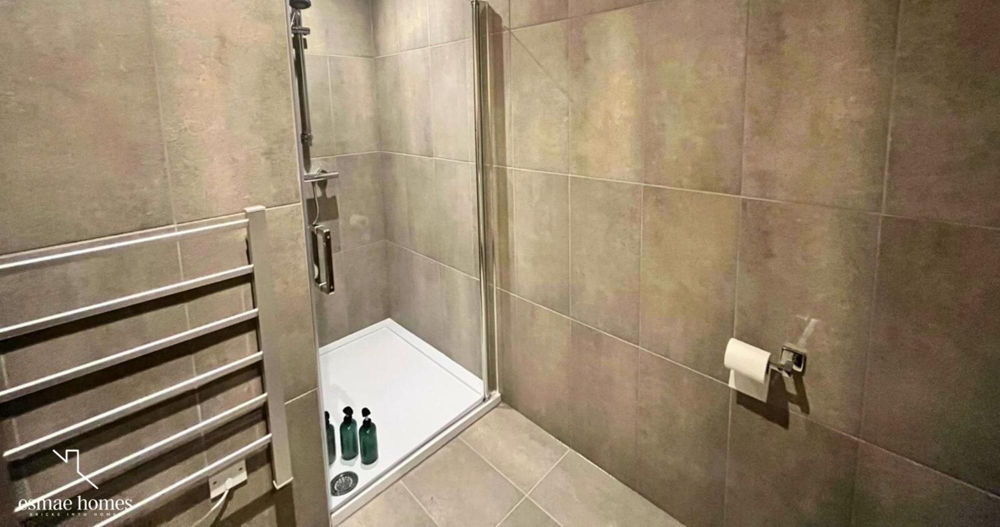 1Br Luxury Flat At Train Station - Long Stays Welcome - Just Ask Milton Keynes Zewnętrze zdjęcie