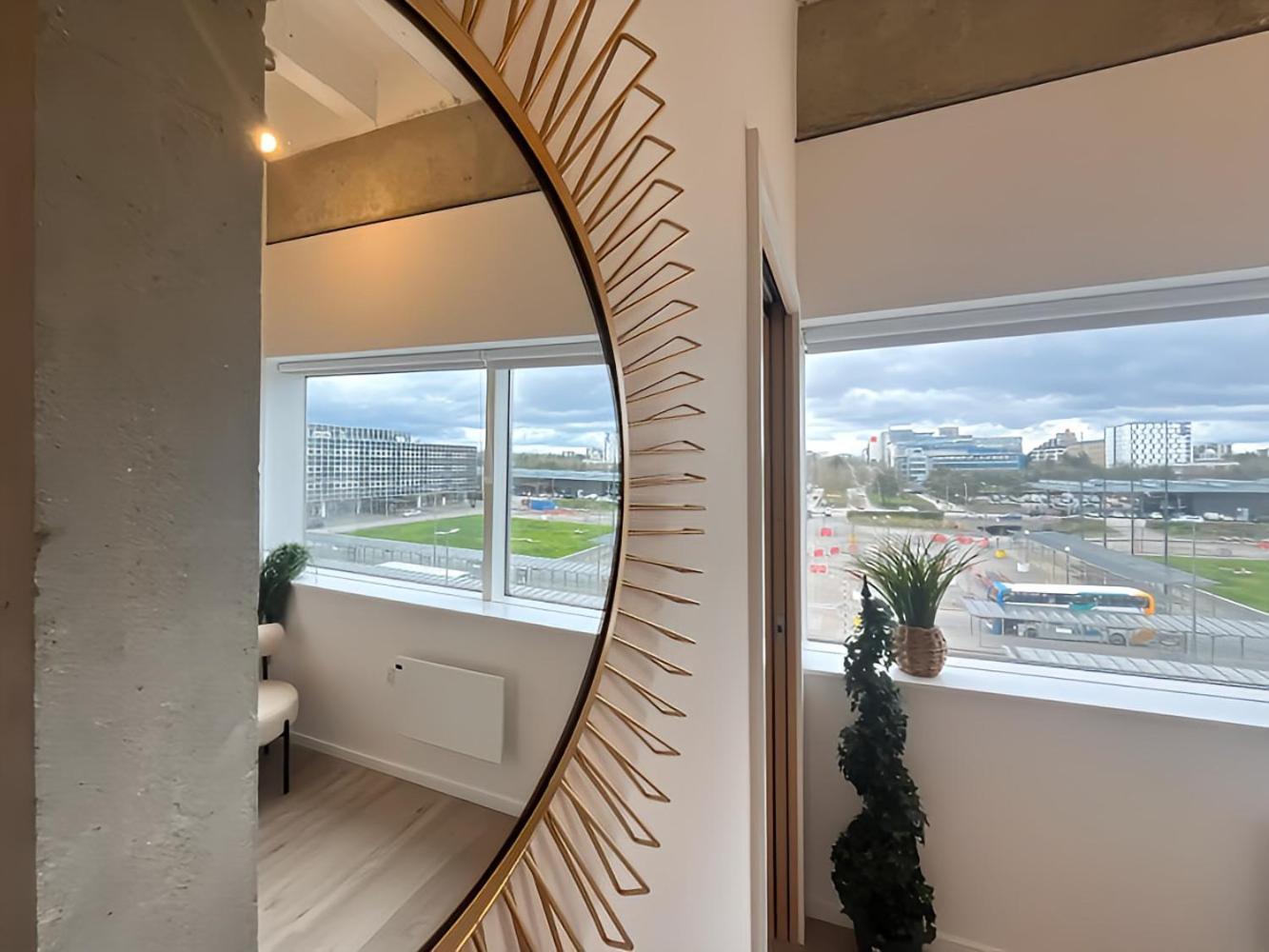 1Br Luxury Flat At Train Station - Long Stays Welcome - Just Ask Milton Keynes Zewnętrze zdjęcie