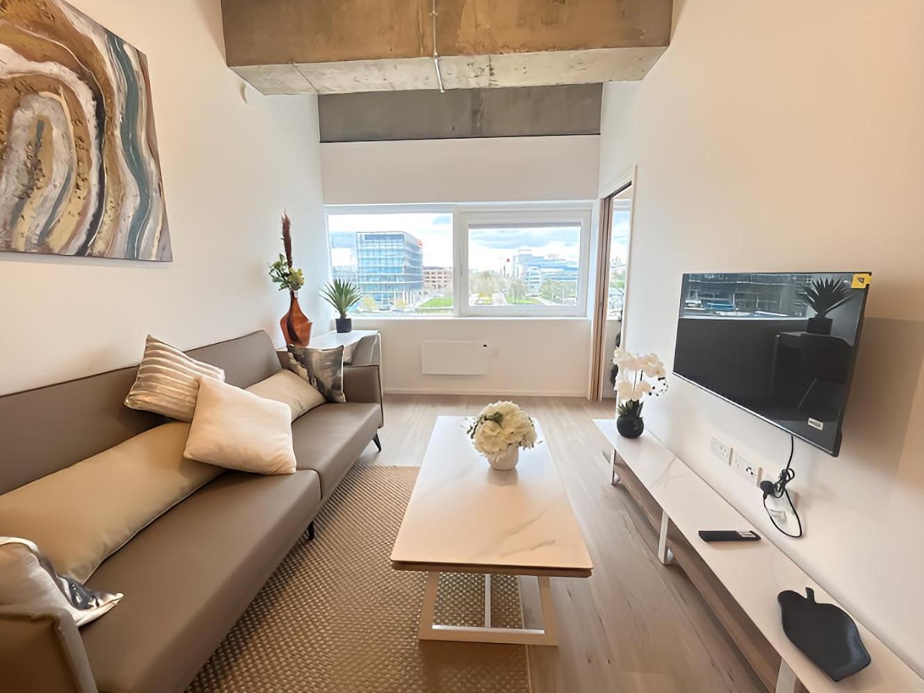 1Br Luxury Flat At Train Station - Long Stays Welcome - Just Ask Milton Keynes Zewnętrze zdjęcie