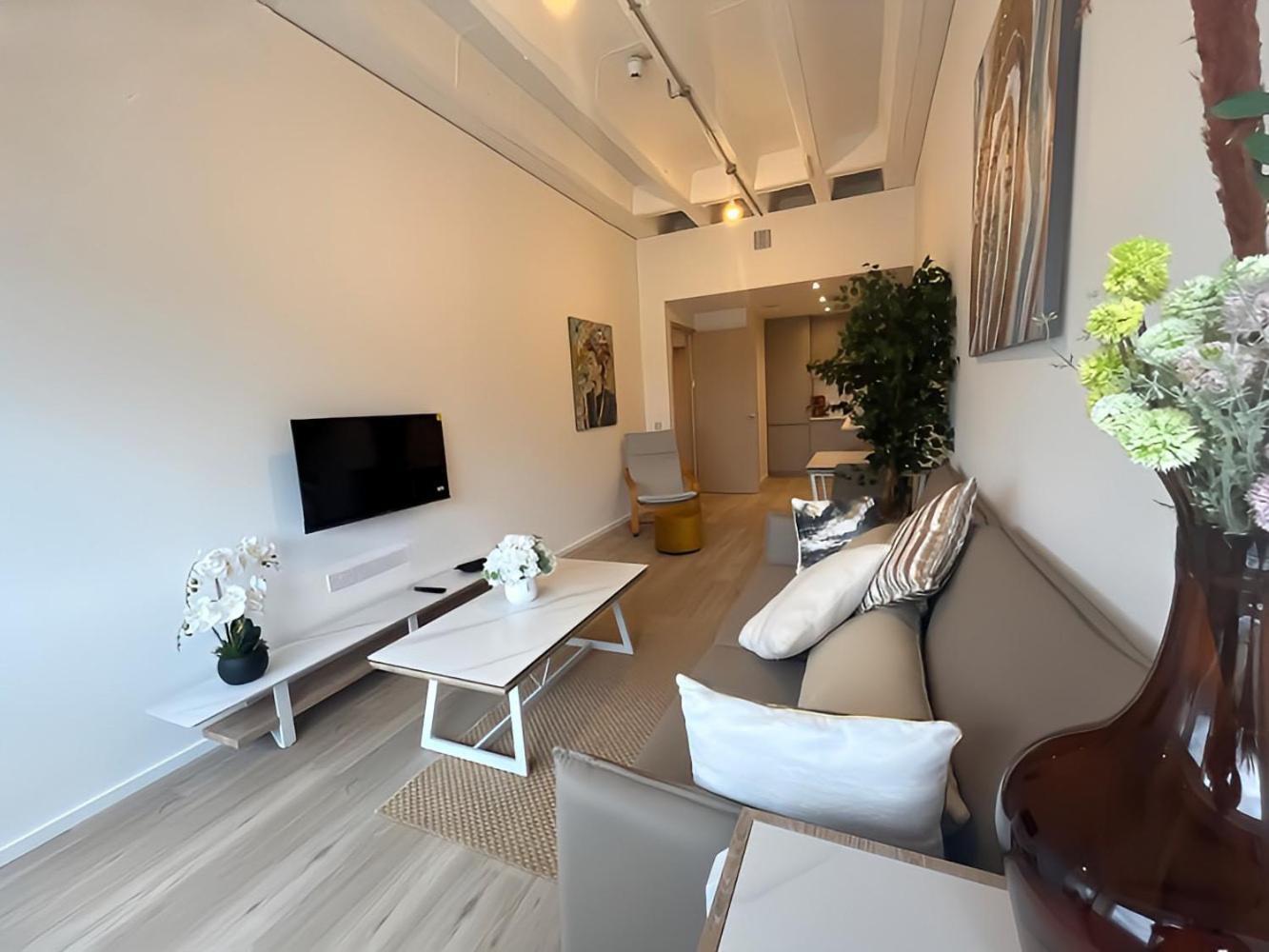 1Br Luxury Flat At Train Station - Long Stays Welcome - Just Ask Milton Keynes Zewnętrze zdjęcie