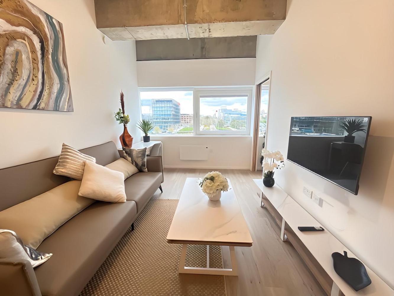 1Br Luxury Flat At Train Station - Long Stays Welcome - Just Ask Milton Keynes Zewnętrze zdjęcie