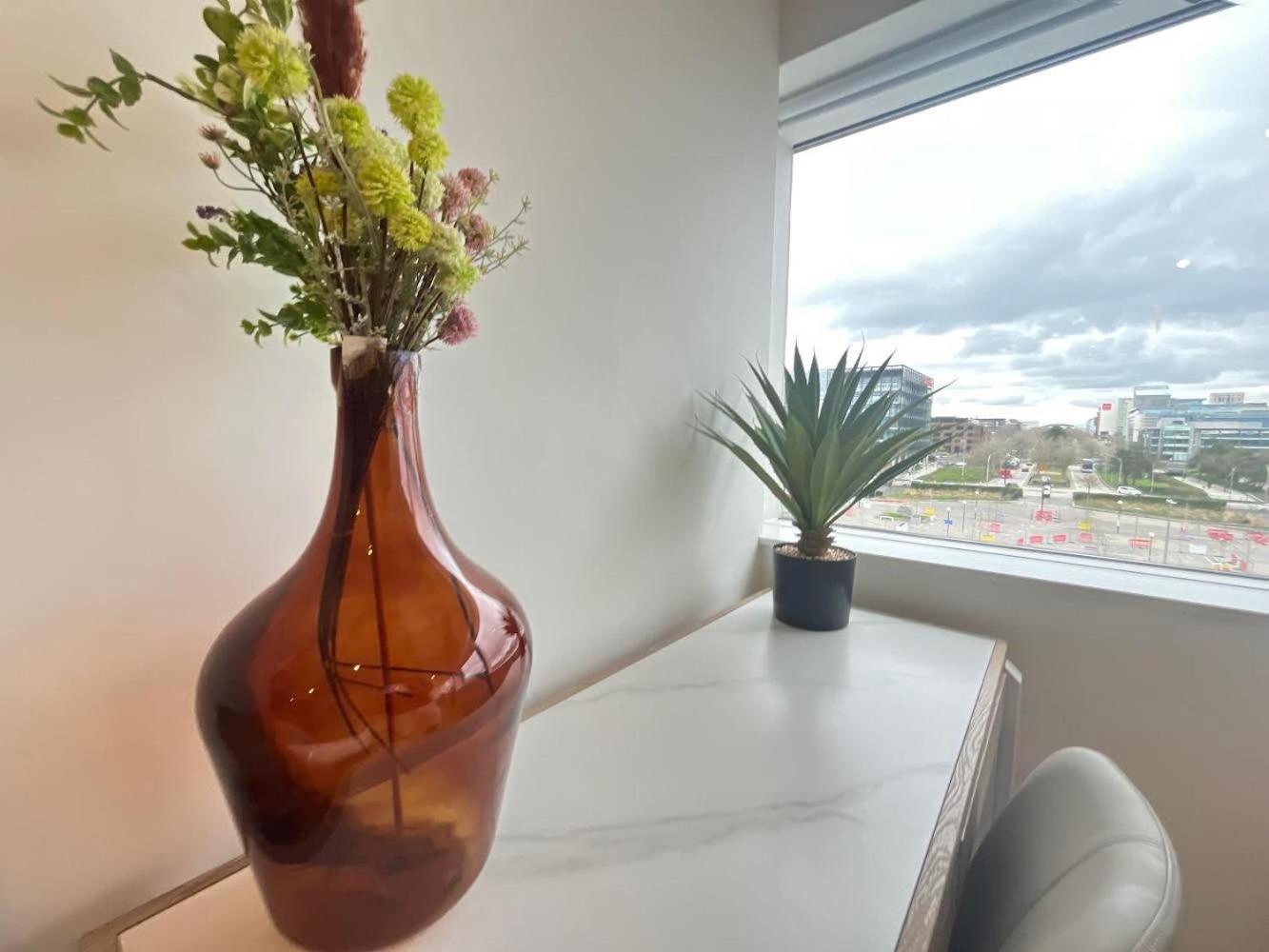 1Br Luxury Flat At Train Station - Long Stays Welcome - Just Ask Milton Keynes Zewnętrze zdjęcie
