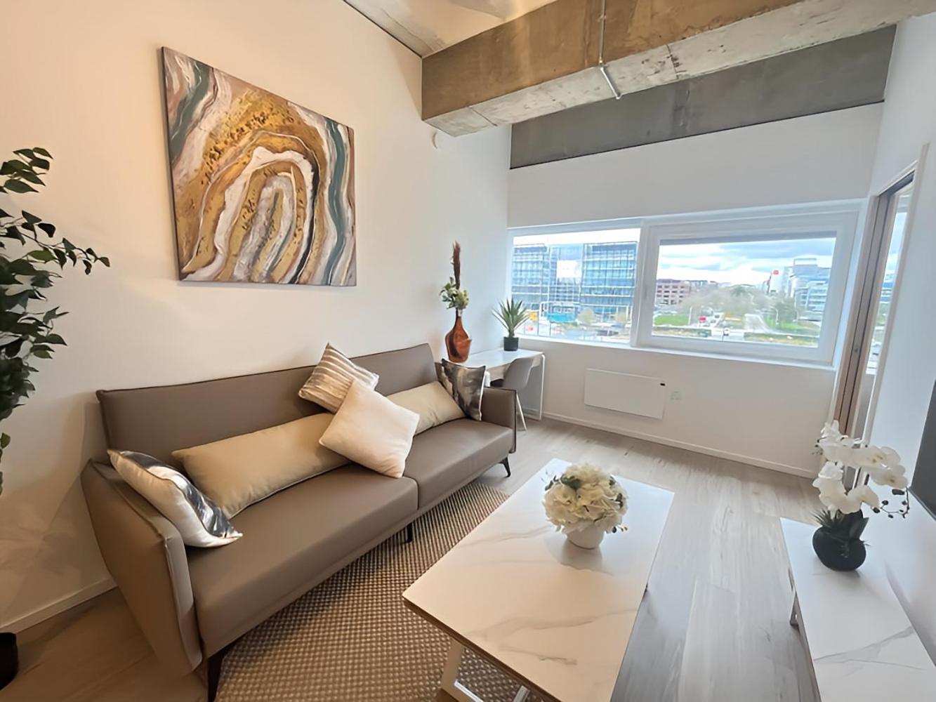 1Br Luxury Flat At Train Station - Long Stays Welcome - Just Ask Milton Keynes Zewnętrze zdjęcie